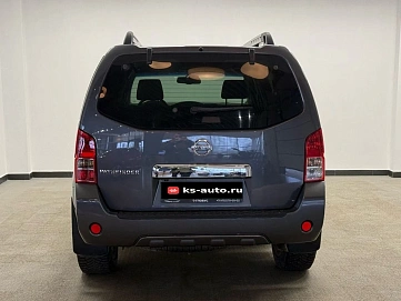 Nissan Pathfinder, 2011г., полный привод, механика
