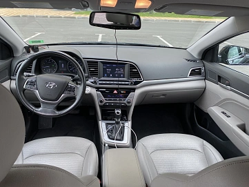 Hyundai Elantra, 2017г, передний привод, автомат