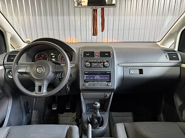 Volkswagen Touran, 2011г., передний привод, механика
