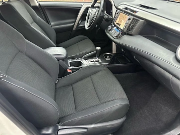 Toyota RAV4, 2018г, полный привод, вариатор