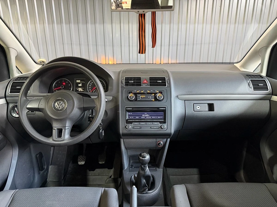 Volkswagen Touran, 2011г., передний привод, механика