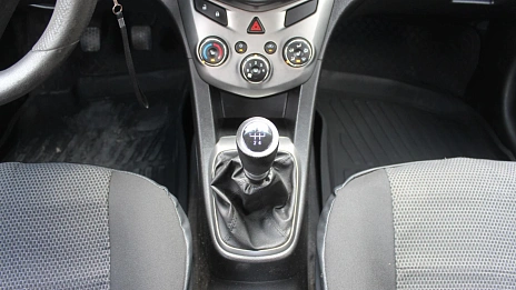 Chevrolet Aveo, 2015г., передний привод, механика