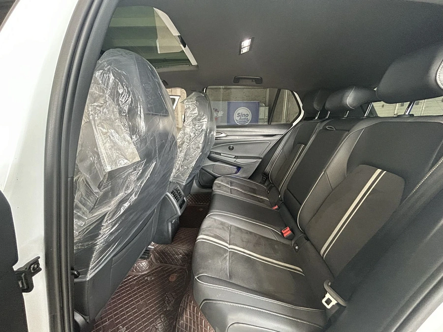 Volkswagen Golf, 2020г., передний привод, робот