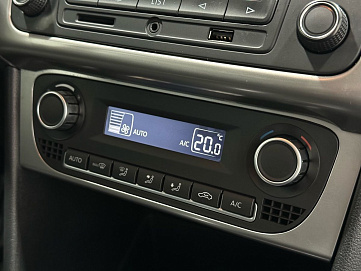 Volkswagen Polo, 2015г, передний привод, автомат