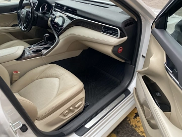 Toyota Camry, 2020г, передний привод, автомат