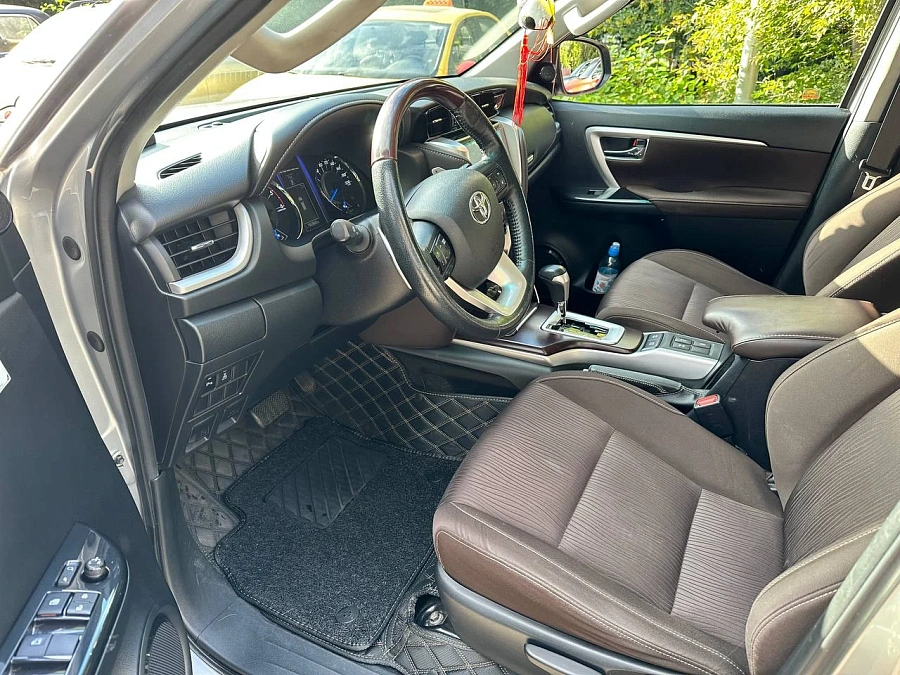 Toyota Fortuner, 2018г., полный привод, автомат