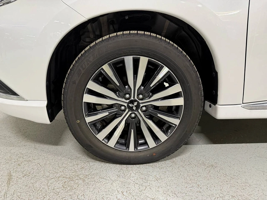 Mitsubishi Outlander, 2022г., передний привод, вариатор