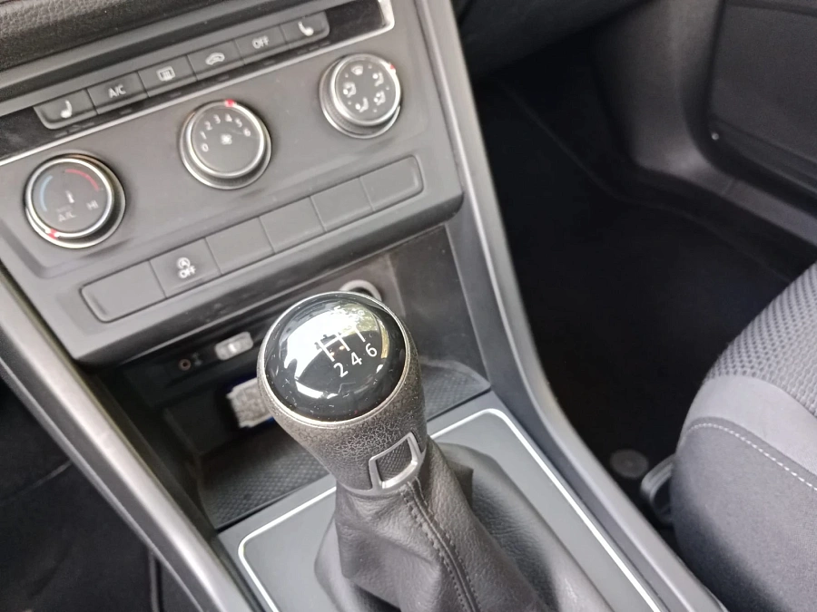 Volkswagen Touran, 2018г., передний привод, механика
