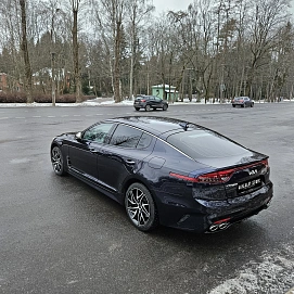 Kia Stinger, 2022г, полный привод, автомат