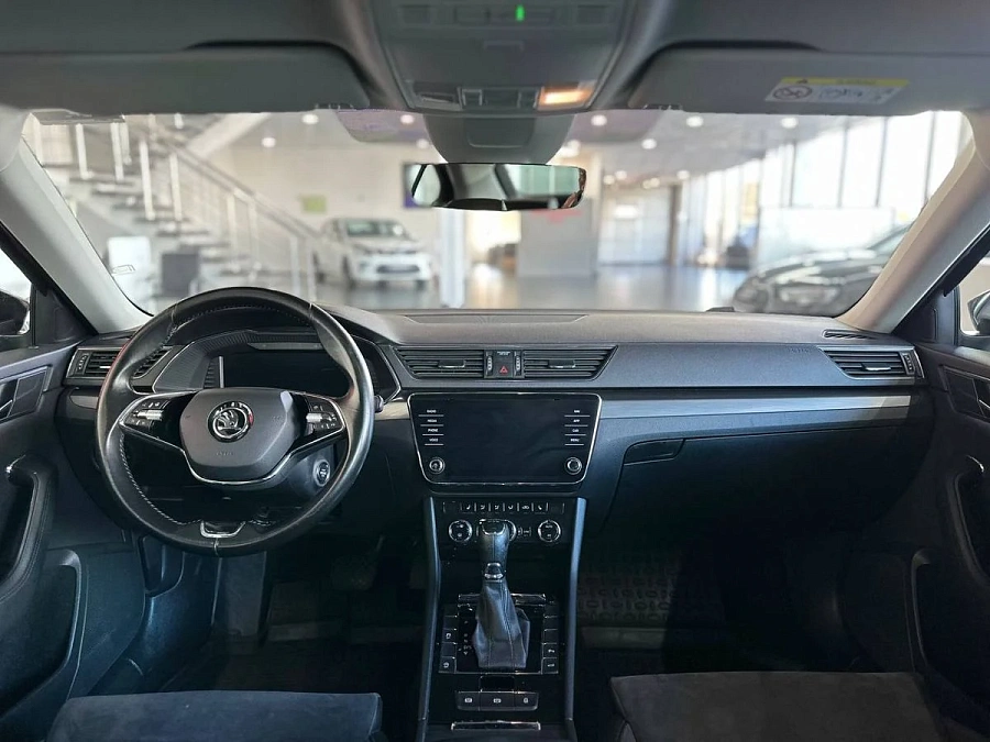 Skoda Superb, 2020г., передний привод, робот