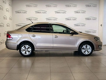 Volkswagen Polo, 2015г., передний привод, автомат