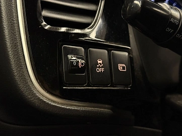 Mitsubishi Outlander, 2018г, передний привод, вариатор