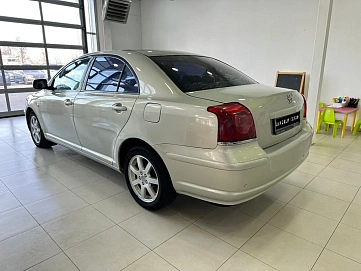 Toyota Avensis, 2004г, передний привод, автомат