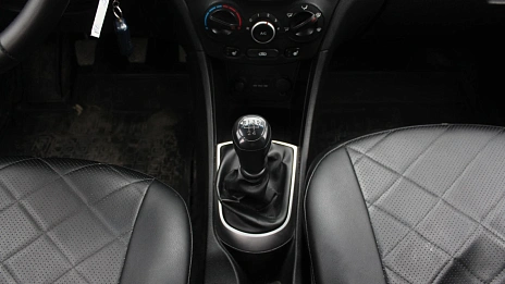 Hyundai Solaris, 2013г., передний привод, механика
