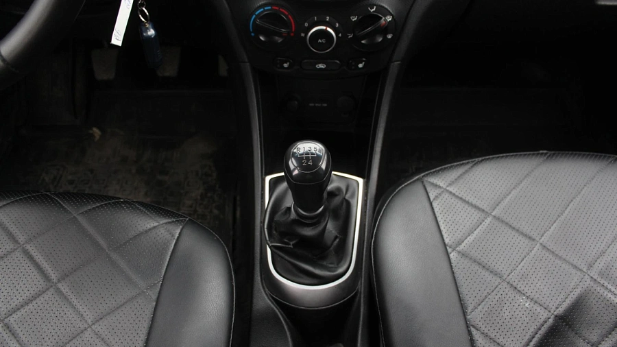Hyundai Solaris, 2013г., передний привод, механика
