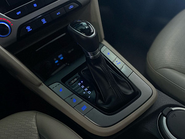 Hyundai Elantra, 2018г, передний привод, автомат