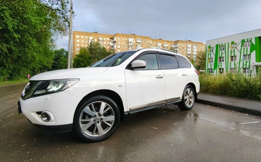 Nissan Pathfinder, 2015г., полный привод, вариатор