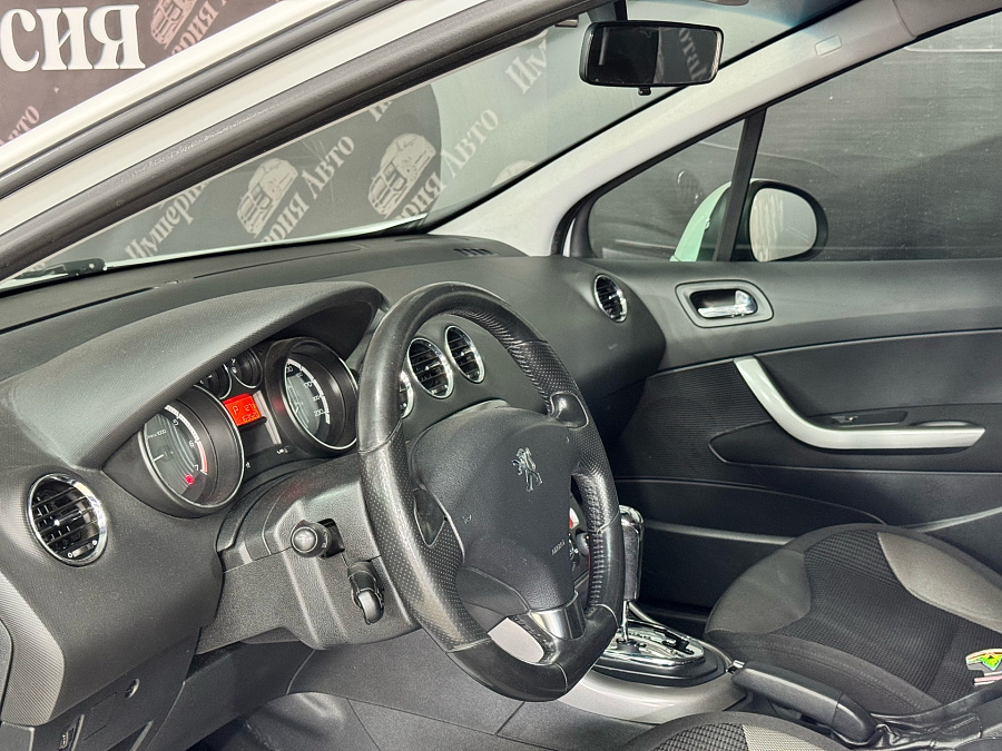 Peugeot 308, 2010г., передний привод, автомат
