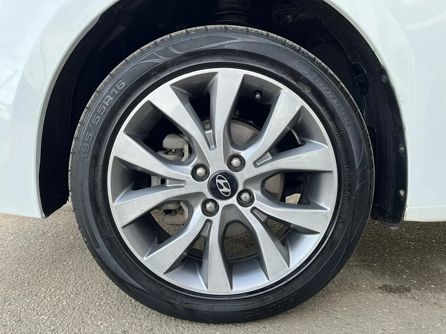 Hyundai Solaris, 2015г., передний привод, автомат