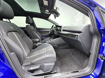 Volkswagen Golf, 2021г, передний привод, робот