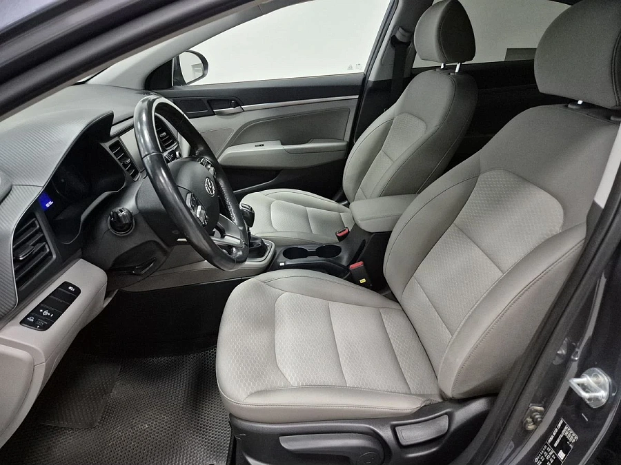 Hyundai Elantra, 2020г., передний привод, механика