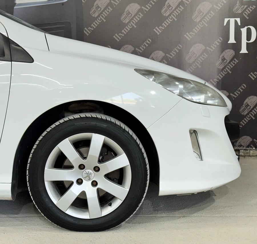 Peugeot 308, 2010г., передний привод, автомат