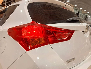 Toyota Auris, 2013г, передний привод, вариатор