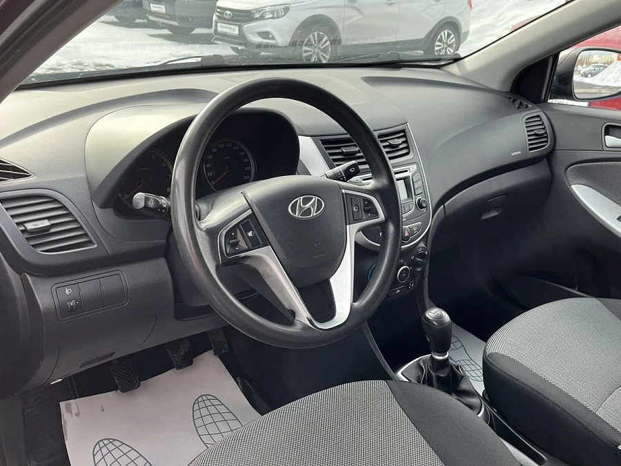 Hyundai Solaris, 2011г., передний привод, механика