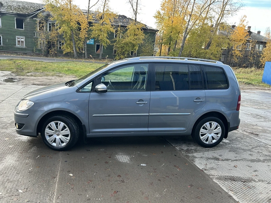 Volkswagen Touran, 2010г., передний привод, робот