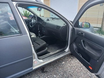Volkswagen Golf, 1999г, передний привод, механика