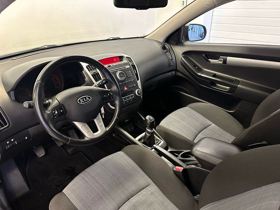 Kia , 2011г., передний привод, механика