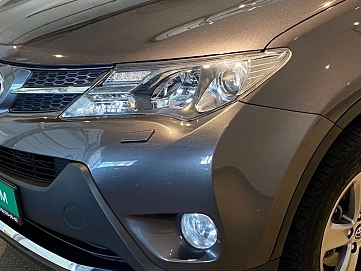 Toyota RAV4, 2015г, передний привод, автомат