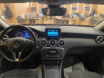 Mercedes-Benz A-Класс, 2015г, передний привод, робот