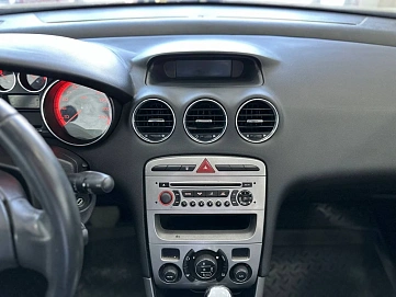 Peugeot 308, 2010г, передний привод, автомат