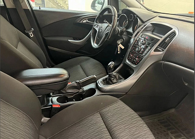 Opel Astra, 2013г, передний привод, механика