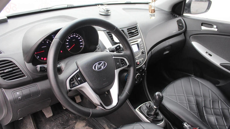 Hyundai Solaris, 2013г., передний привод, механика