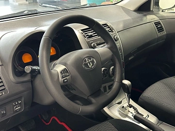 Toyota Corolla, 2013г, передний привод, автомат