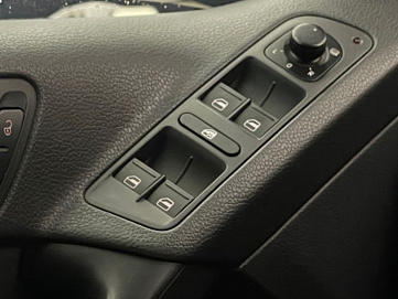 Volkswagen Tiguan, 2012г, передний привод, робот