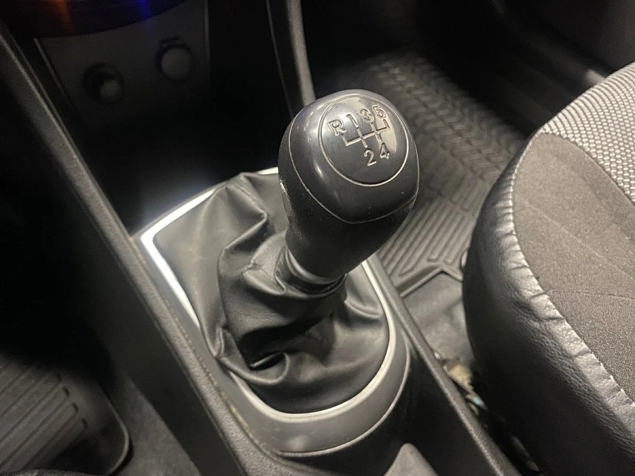 Hyundai Solaris, 2013г., передний привод, механика