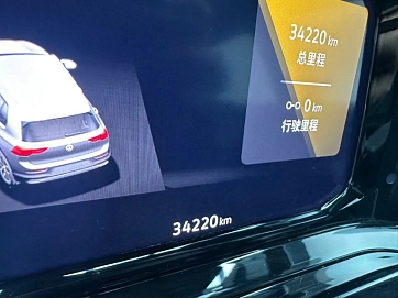 Volkswagen Golf, 2022г., передний привод, робот