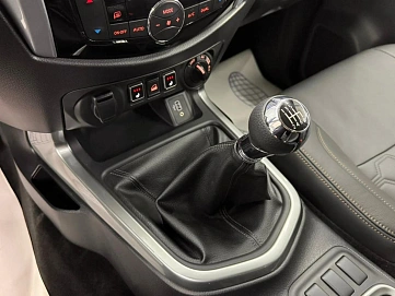 Nissan Navara (Frontier), 2024г, полный привод, механика