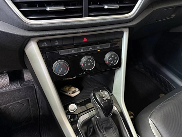 Volkswagen T-Roc, 2023г, передний привод, робот