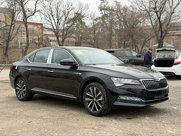 Skoda Superb, 2025г, передний привод, робот
