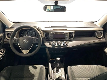 Toyota RAV4, 2015г, передний привод, автомат