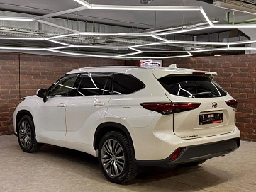 Toyota Highlander, 2021г, полный привод, автомат