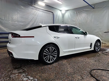 Kia Stinger, 2018г, полный привод, автомат
