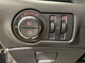 Opel Astra, 2011г, передний привод, механика