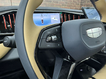 Geely Atlas, 2023г, передний привод, робот