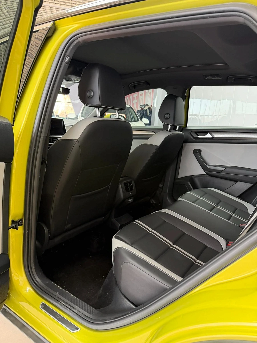 Volkswagen T-Roc, 2023г., передний привод, робот