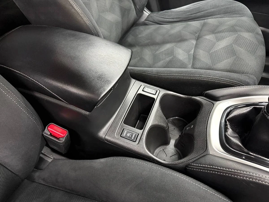 Nissan X-Trail, 2015г., передний привод, механика